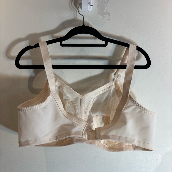 TRIUMPH Sz D100 Cream Lace Bra Underwire Free Double Layes Adjustable NEW - Picture 3 of 7